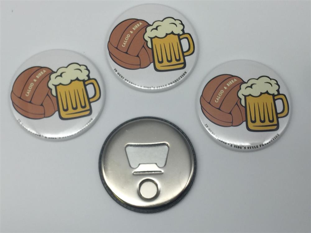 Apribottiglia-magnete_calcio__birra Apribottiglia-magnete calcio & birra - Image 1